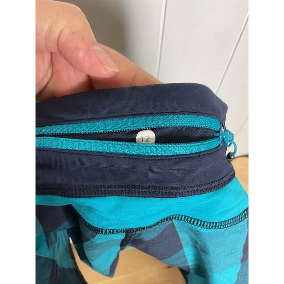 Lululemon Groovy Run Short 2-way Stretch in Surge and Inkwell Size 12 - Picture 8 of 10